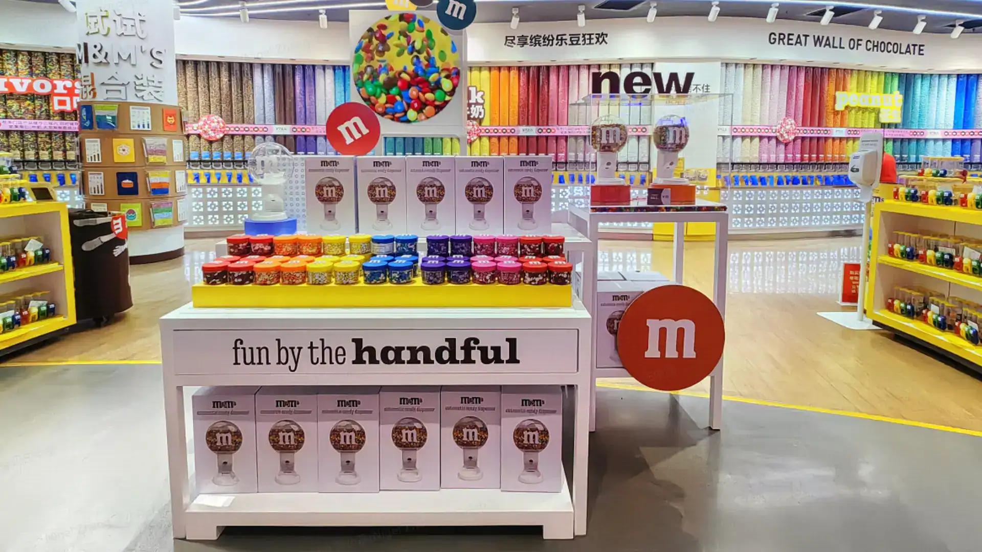 Sketch of pillar graphics concept with cascading M&M’s imagery to extend retail display theme across surrounding architecture.